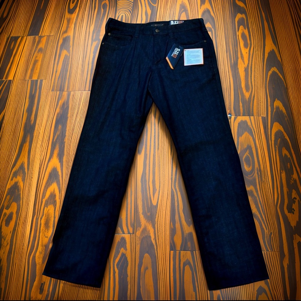 NEW WITH TAGS 5.11 Tactical Defender-Flex Straight Fit jeans - 32 x 36